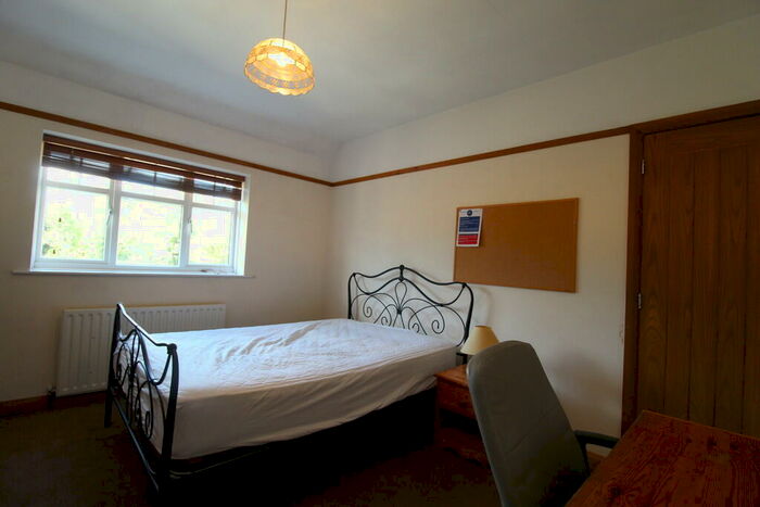 6 Bedroom Semi-Detached House To Rent In Cherry Tree Avenue, Guildford, GU2