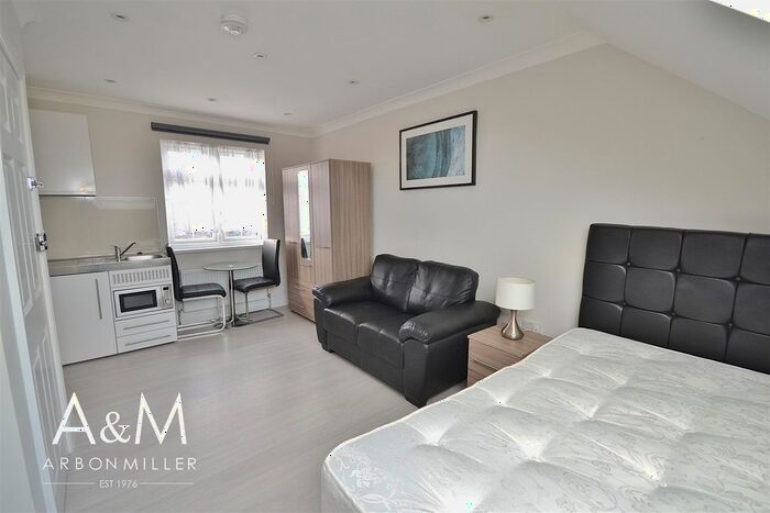Studio To Rent In Ascot Close, Ilford, IG6
