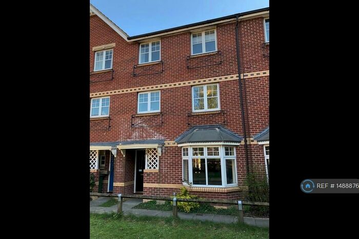 5 Bedroom Terraced House To Rent In Vitellius Gardens, Basingstoke, RG24