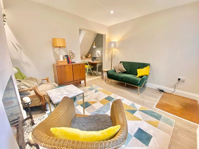 2 Bedroom Cottage To Rent In Henry Street, Tring, HP23