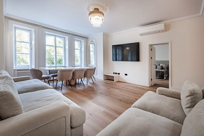 3 Bedroom Flat To Rent In Kensington Gore, London, SW7