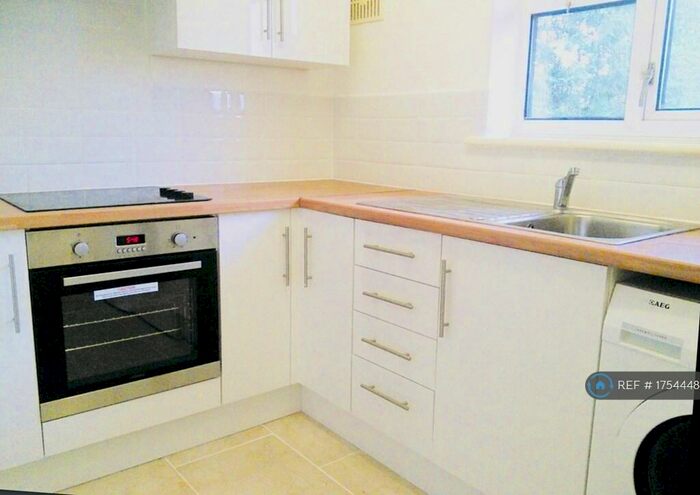 1 Bedroom Flat To Rent In Milton Road, Cambridge, CB4