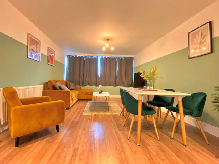 2 Bedroom Flat To Rent In Lower Stone Street, Maidstone, ME15