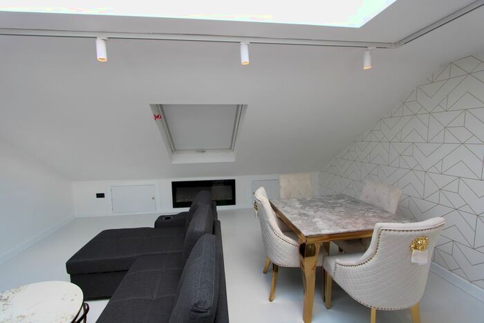 1 Bedroom Flat To Rent In Garratt Lane, London, SW18