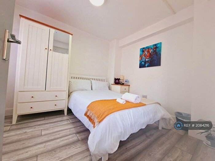 5 Bedroom Terraced House To Rent In Avenue Road, Harold Wood, Romford, RM3