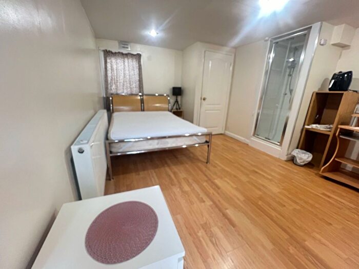Studio To Rent In Exeter Road, London, N9