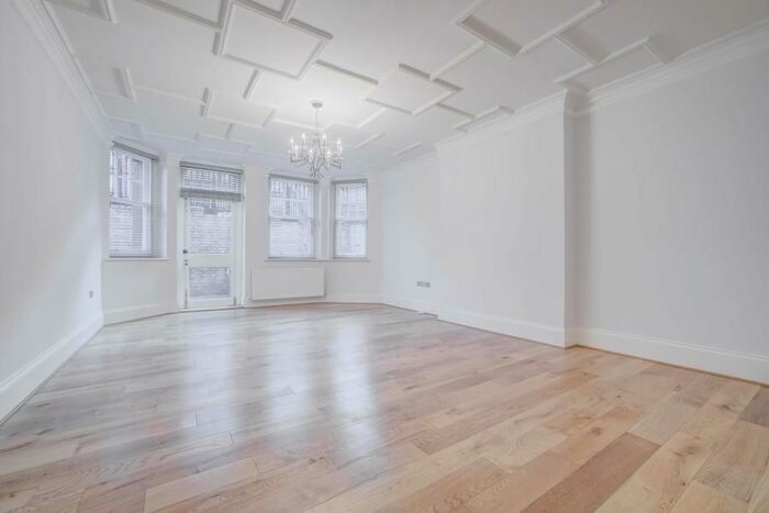 4 Bedroom Flat To Rent In Oakwood Court, Abbotsbury Road, Kensington, W14