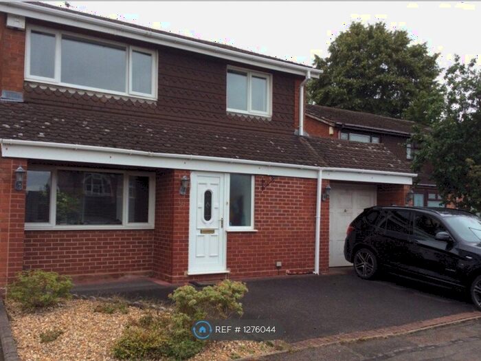 4 Bedroom Detached House To Rent In Woodfield Heights, Wolverhampton, WV6
