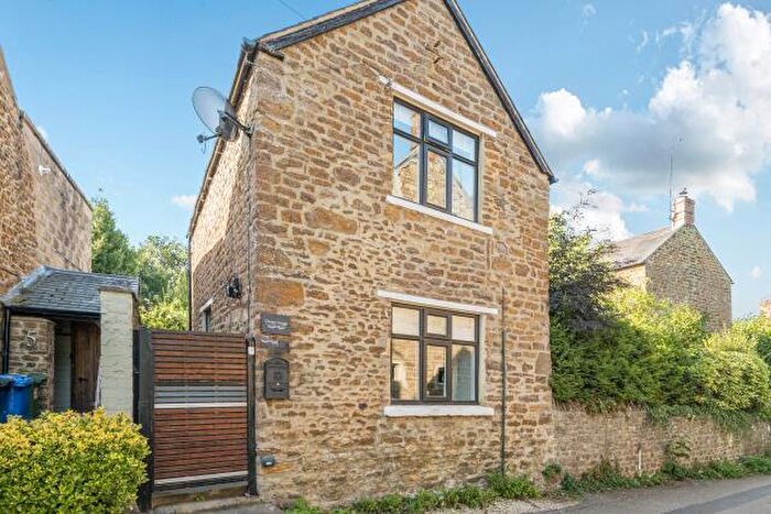 2 Bedroom Detached House For Sale In Glovers Lane, Cheney Cotage, Banbury, OX17