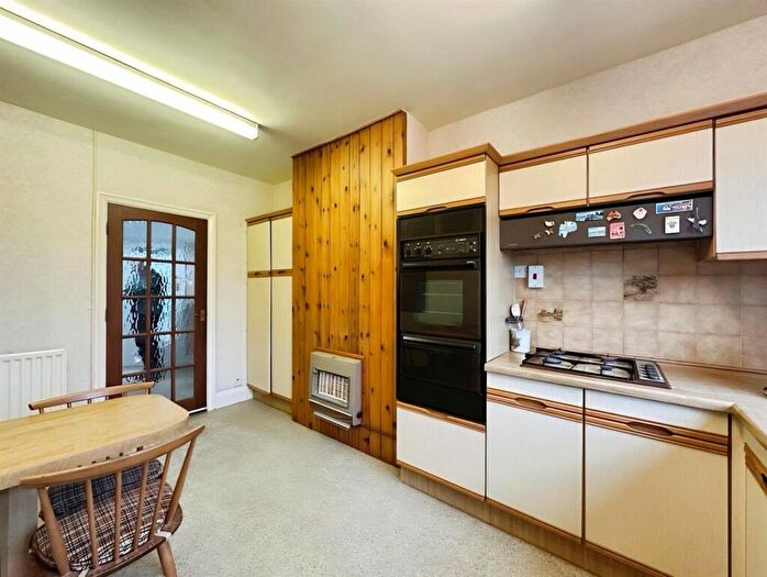 3 Bedroom Detached House For Sale In Sandcliffe Road, Midway, DE11