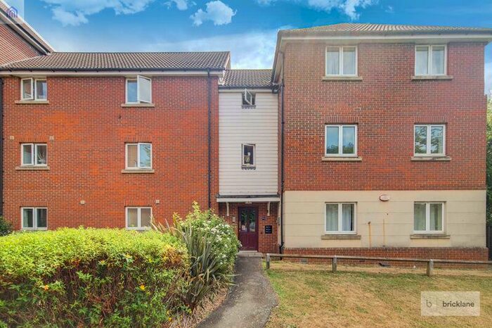 2 Bedroom Apartment To Rent In Hevingham Drive, Romford, RM6