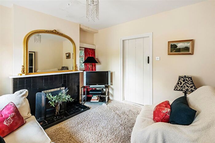 2 Bedroom Cottage For Sale In Wolfs Row, Limpsfield, Oxted, RH8