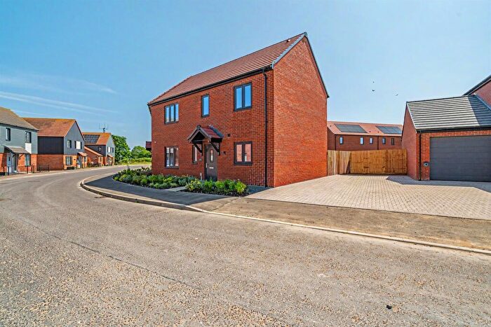 3 Bedroom Semi Detached House For Sale In Peacock Drive, Bradwell, Great Yarmouth, NR31