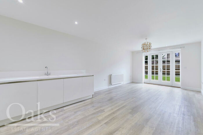 2 Bedroom Apartment To Rent In Radcliffe Road, East Croydon, CR0