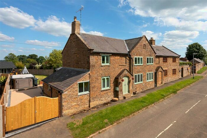 4 Bedroom Detached House For Sale In The Broadway, Norton, Daventry, NN11