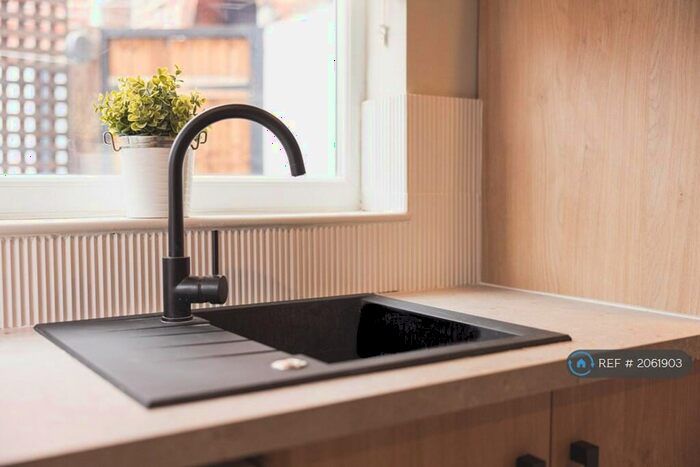 2 Bedroom Terraced House To Rent In Thoresby Street, Hull, HU5