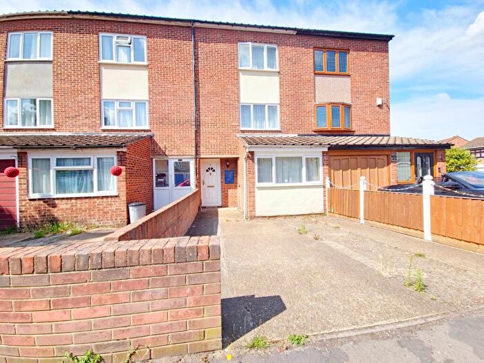 4 Bedroom Terraced House To Rent In Aldwych Close, Hornchurch, Essex, RM12