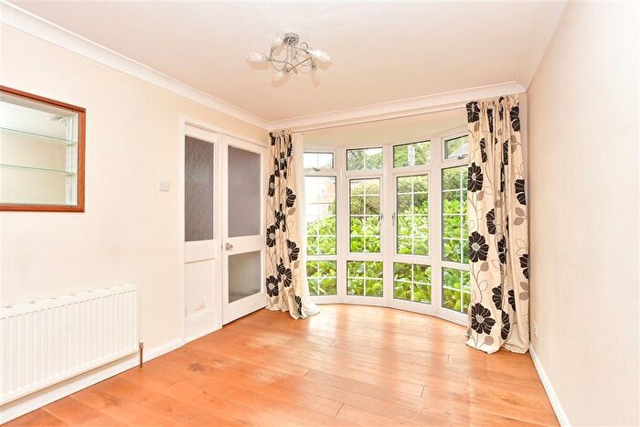 3 Bedroom Detached House For Sale In Prince Charles Avenue, Walderslade, Chatham, Kent, ME5