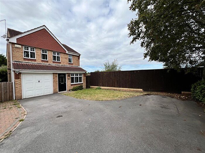 3 Bedroom Detached House To Rent In Willow Bank Drive, Pontefract, WF8