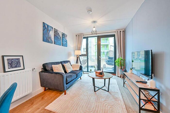 1 Bedroom Flat For Sale In Lakeside Drive, Park Royal, London, NW10