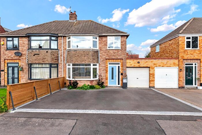 3 Bedroom Semi Detached House For Sale In Cowdray Close, Leamington Spa, CV31