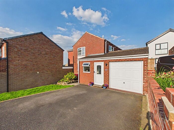 4 Bedroom Detached House For Sale In Heathfield Close, Dronfield, S18