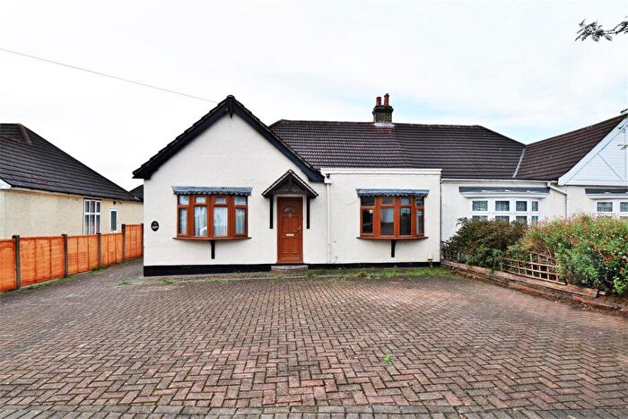 3 Bedroom Semi-Detached Bungalow For Sale In Long Lane, Bexleyheath, DA7