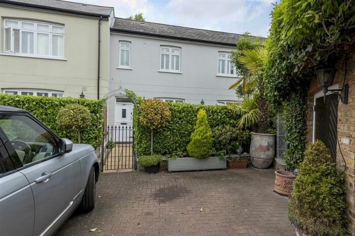 2 Bedroom Cottage To Rent In Quill Lane, London, SW15