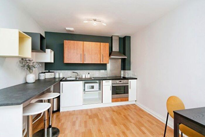 2 Bedroom Flat To Rent In Deganwy Avenue, Llandudno, LL30