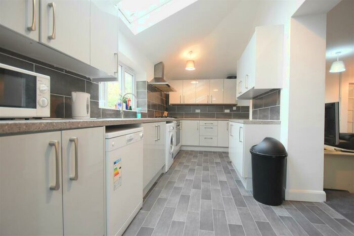 5 Bedroom Detached House To Rent In Bedroom House Share Available In A Double Bedroom Detached Student House, Bills Package, Free Ultrafast M Broadba, B29