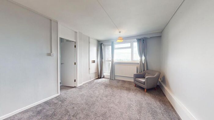 2 Bedroom Flat To Rent In Scotts Road, London, W12