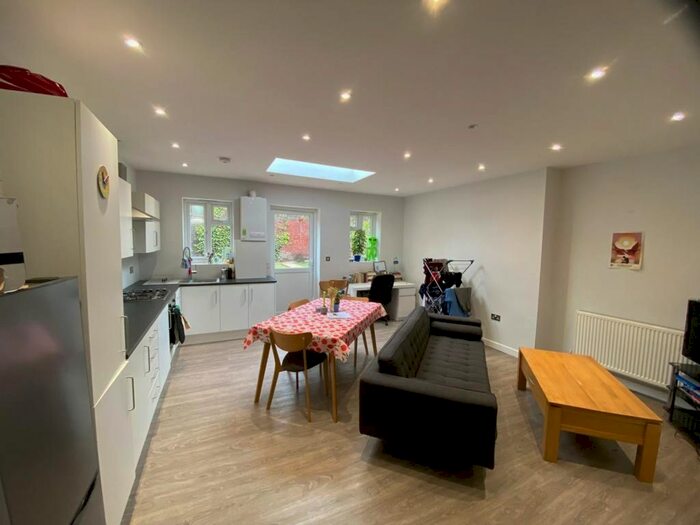 4 Bedroom Flat To Rent In Porlock Street, London, SE1