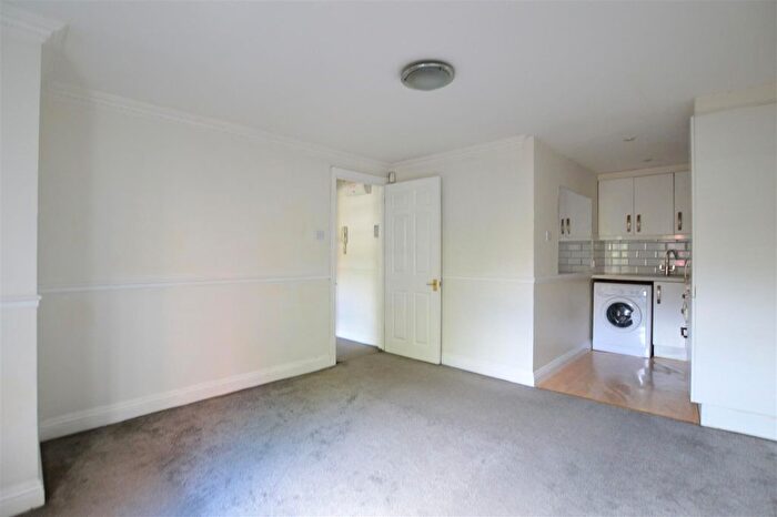 2 Bedroom Flat To Rent In Upton Park, Slough, SL1