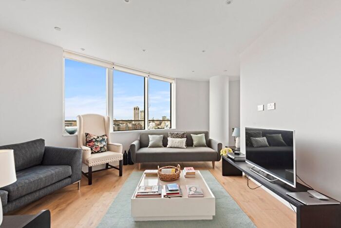 2 Bedroom Flat To Rent In Lombard Wharf, Lombard Road, SW11
