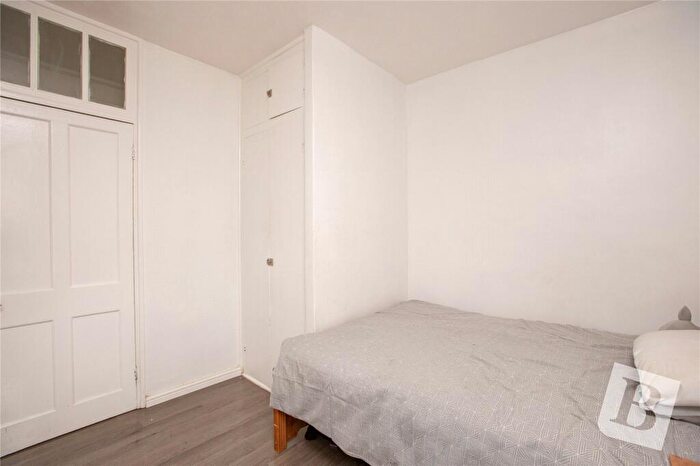 2 Bedroom Apartment For Sale In Gill Street, London, E14