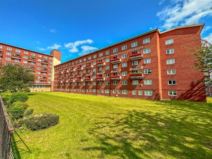 3 Bedroom Maisonette To Rent In Queens Court, Barrack Road, Newcastle Upon Tyne, NE4