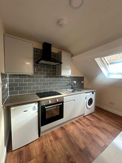 Studio To Rent In Park Street, LU1