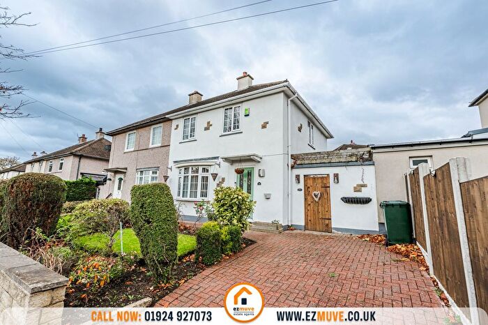 3 Bedroom Semi Detached House For Sale In Daw Royds, Huddersfield, HD5