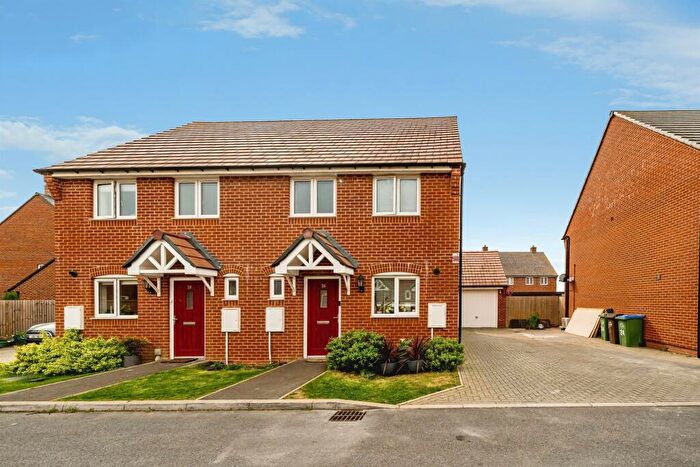 3 Bedroom Semi Detached House For Sale In Restharrow Road, Broughton, Aylesbury, HP22