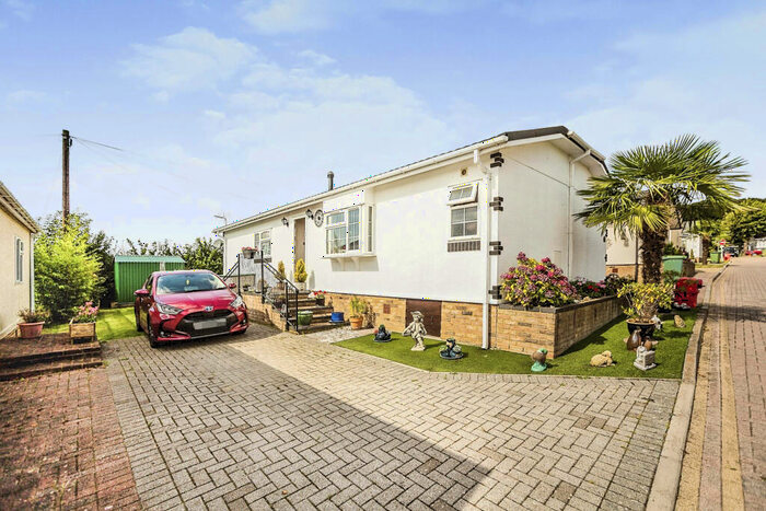 2 Bedroom Park Home For Sale In Millers Way, Harrietsham, Maidstone, ME17