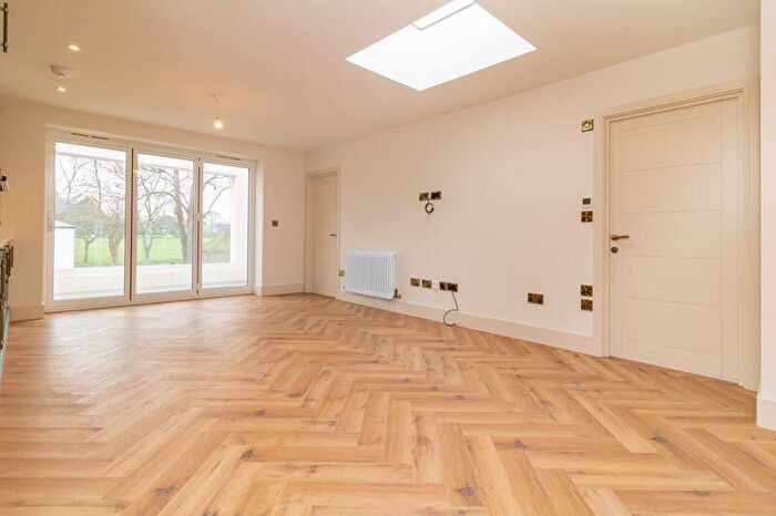 2 Bedroom Apartment For Sale In The Green, Warlingham, CR6