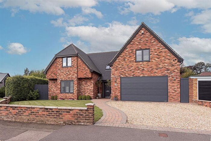 4 Bedroom Detached House For Sale In Long Buftler, Harpenden, AL5