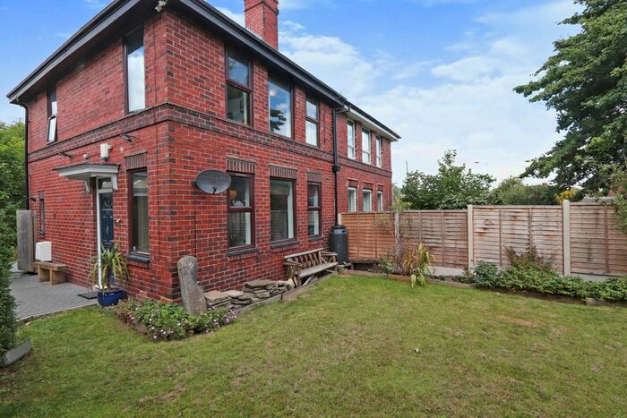 3 Bedroom Semi-Detached House To Rent In The Greenway, Sheffield, South Yorkshire, S8