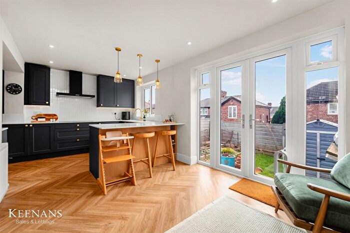 3 Bedroom Semi Detached House For Sale In Lawnswood Drive, Swinton, Manchester, M27