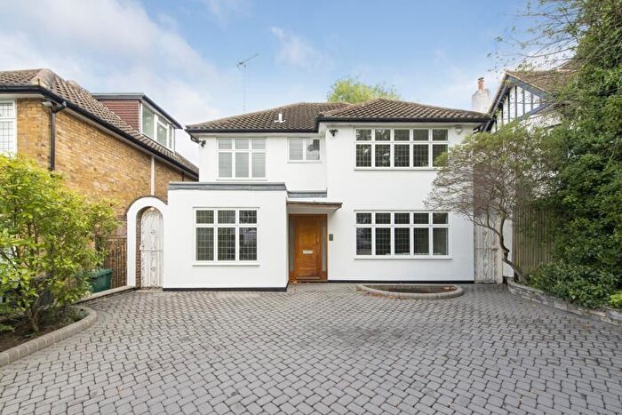 4 Bedroom Detached House To Rent In Fitzalan Road, Finchley, N3