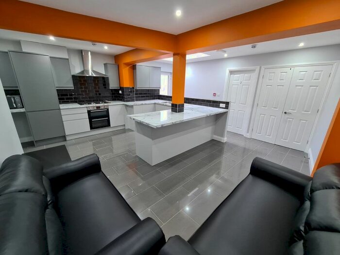 6 Bedroom Property To Rent In Prior Deram Walk, Coventry, CV4