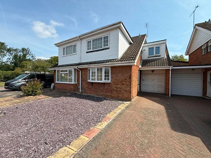 4 Bedroom Semi-Detached House For Sale In Roman Gardens, Houghton Regis, LU5