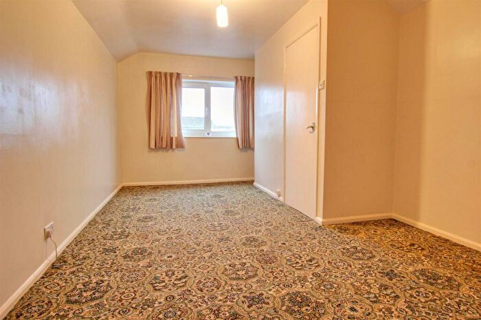 2 Bedroom Semi-Detached Bungalow For Sale In Wheatlands Drive, Molescroft, HU17