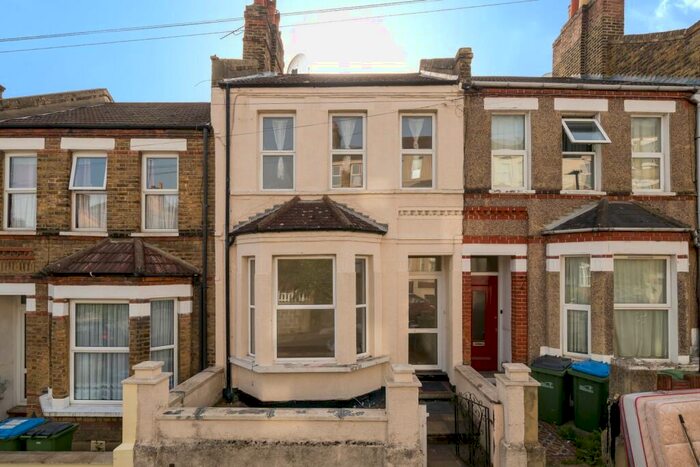 4 Bedroom Terraced House To Rent In Piedmont Road London, SE18