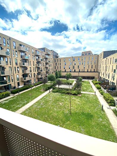 4 Bedroom Apartment To Rent In Flores Court, Dongola Road, Stepney Green, Whitechaple, Mile End, London, E1